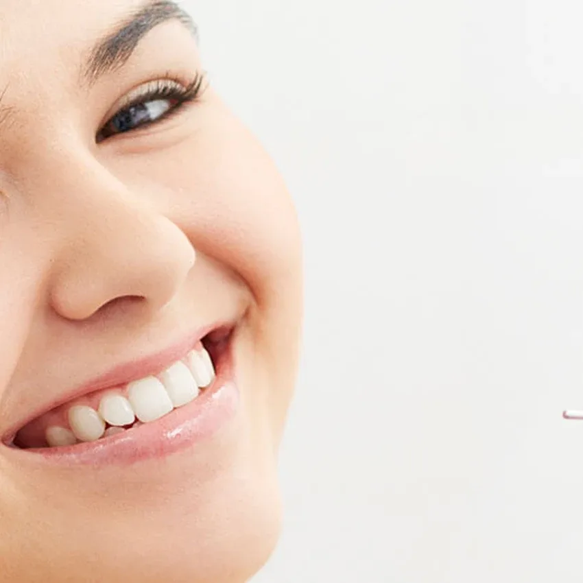 Paciente sonriendo tras su tratamiento